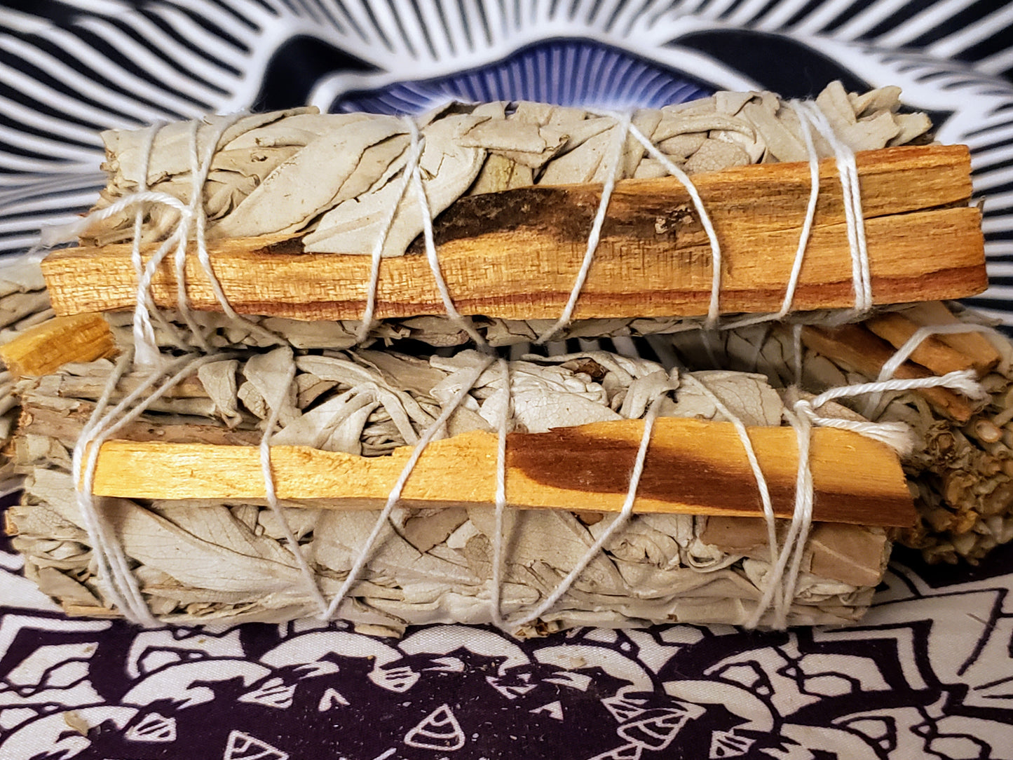 🌿✨ Palo Santo & White Sage 4″ Smudge Sticks for Cleansing and Positivity ✨🕊️