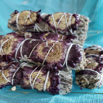 Wholesale 4″ Purple Straw Flower & White Sage Smudge Sticks – Bulk Cleansing Bundle for Calm & Spiritual Renewal